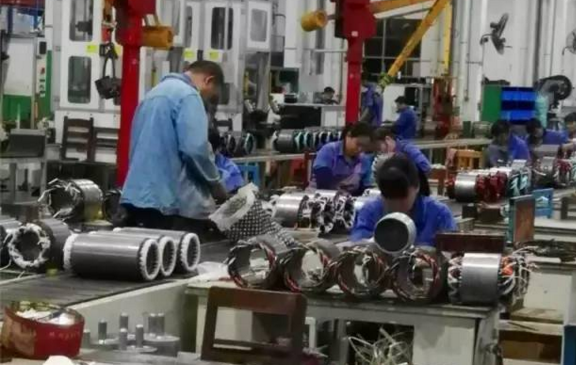 線圈車間員工奮戰現場2-東莞電機 線圈車間員工奮戰現場2-東莞電機